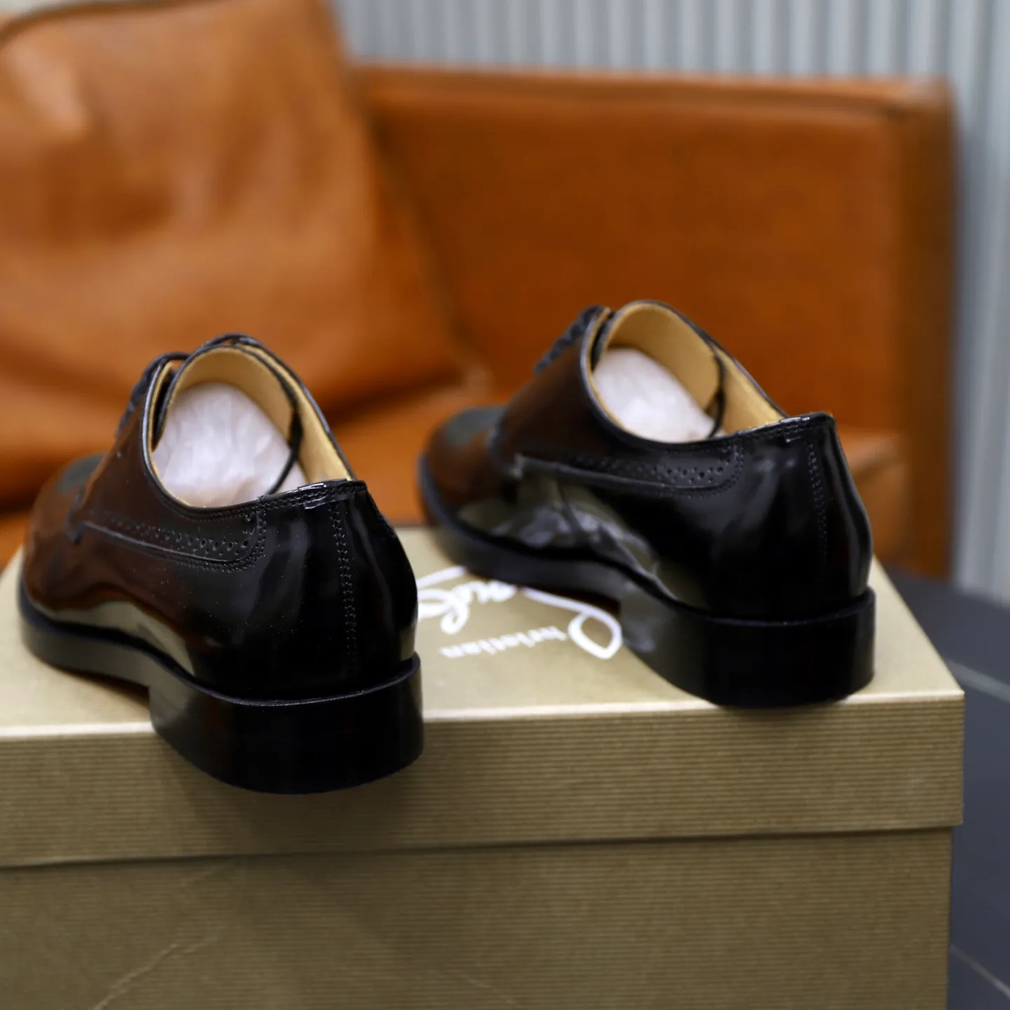 Ex-factory price: 620💰Christia*.Loubouti*🆑High-end men’s business formal leather shoes | Classic red sole shoes | Original imported first-layer cowhide | Water-dyed cowhide lining | Italian imported red rubber outsole | High-end luxury | Perfect interpretation of fashion, sunshine, style, suitable for various occasions Size: 39-44 (38.45 custom-made)